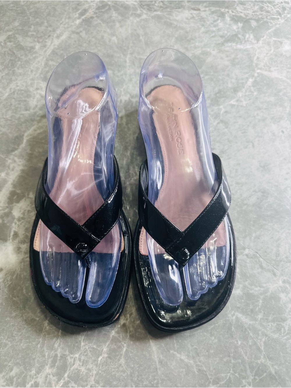 Taryn Rose SZ 8.5 Black Flip Flop Leather Women Sandals